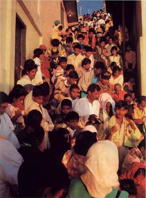 Queue on steps of Sri Pada